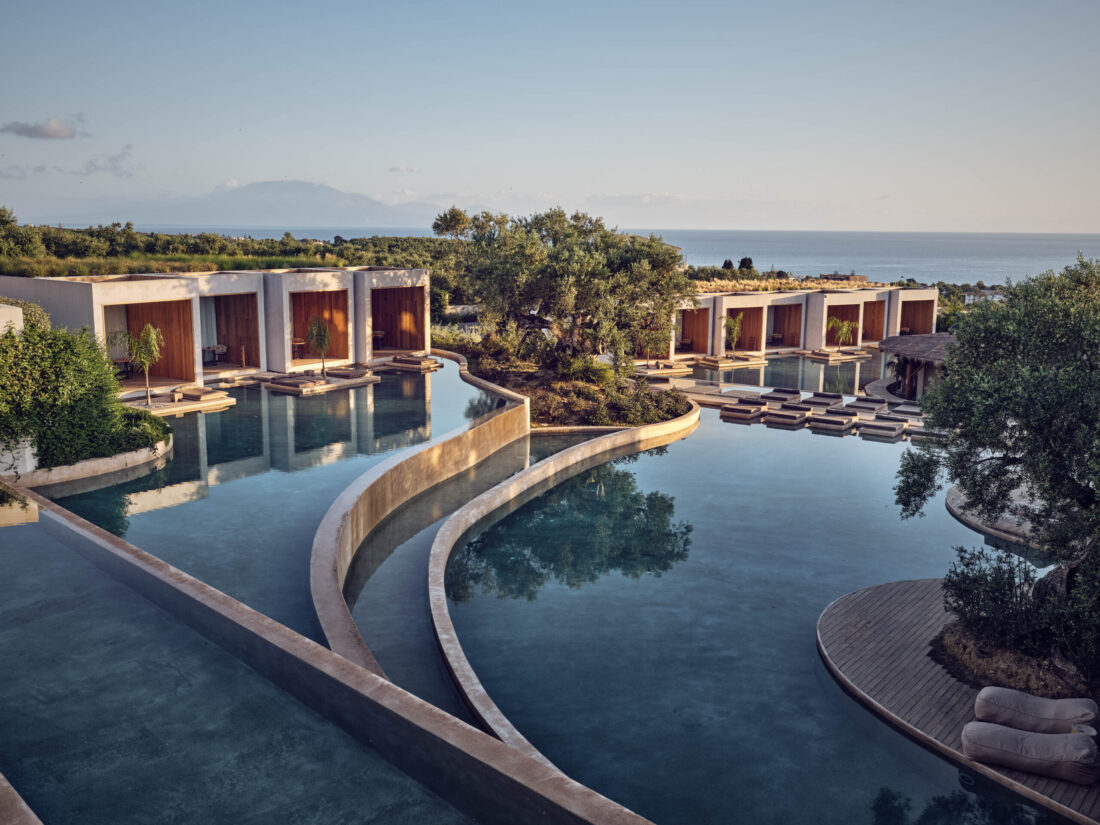 Dexamenes Seaside Hotel και Olea All Suite Hotel δημιούργησαν το «A Sea Between Us»